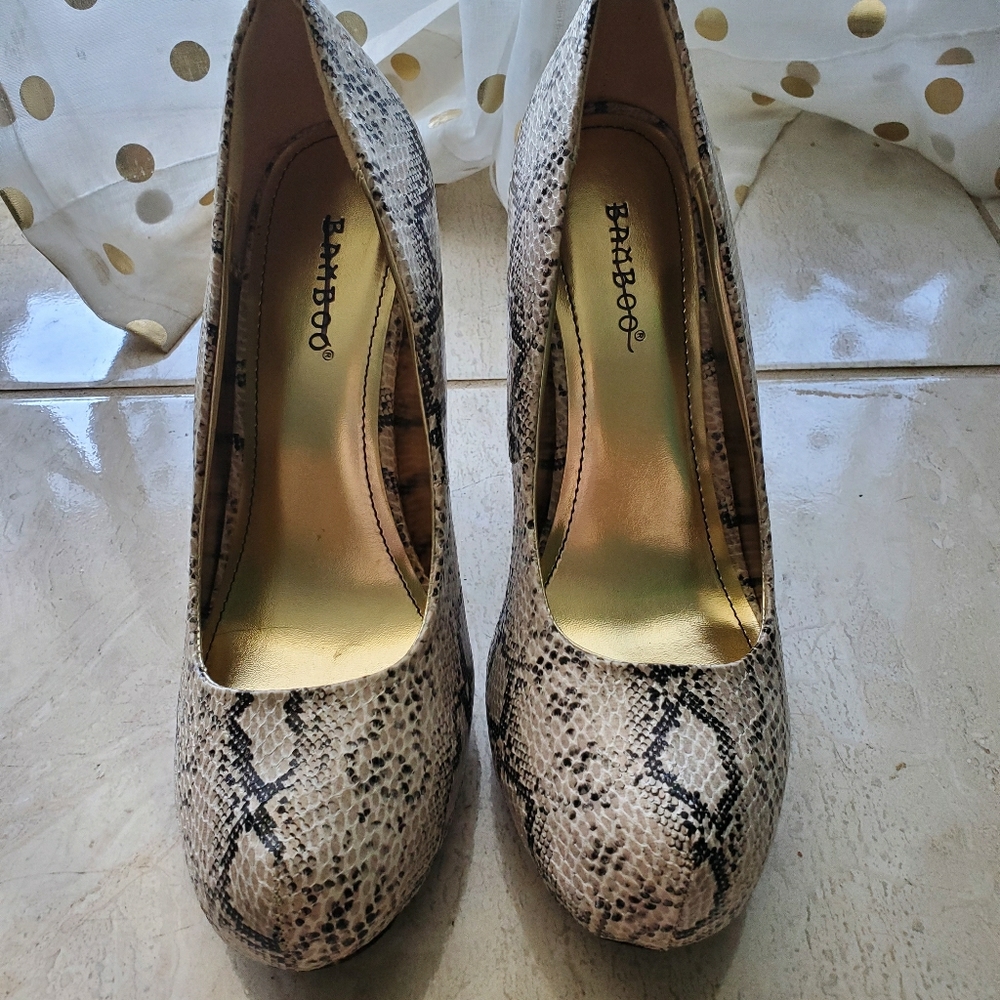 NWOT Bamboo Snakeskin Heels